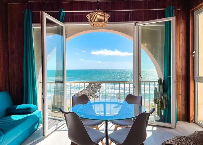 Athena Sea Front Apartment, Parking & Pool
