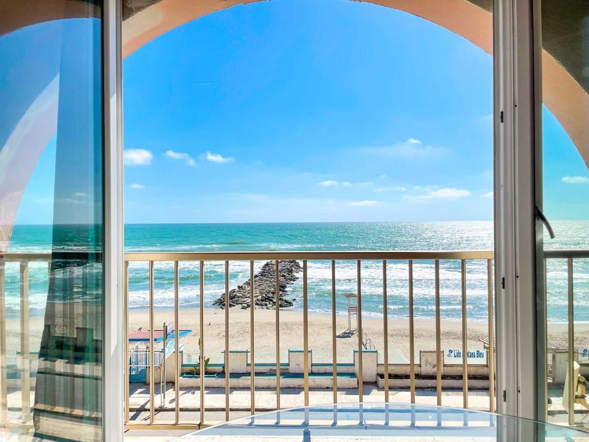 Athena Sea Front Apartment, Parking & Pool * Lago Patria
