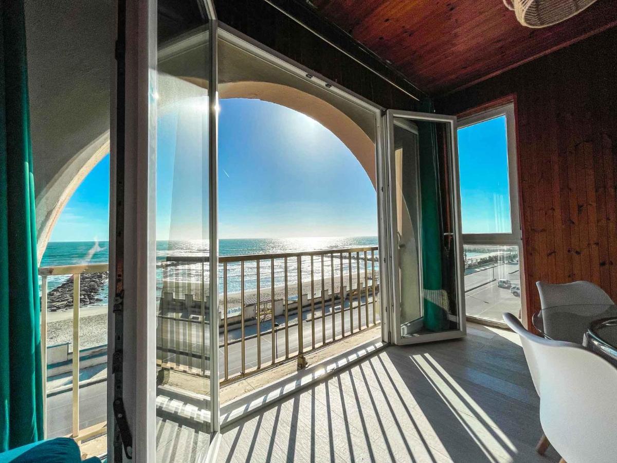 Athena Sea Front Apartment, Parking & Pool