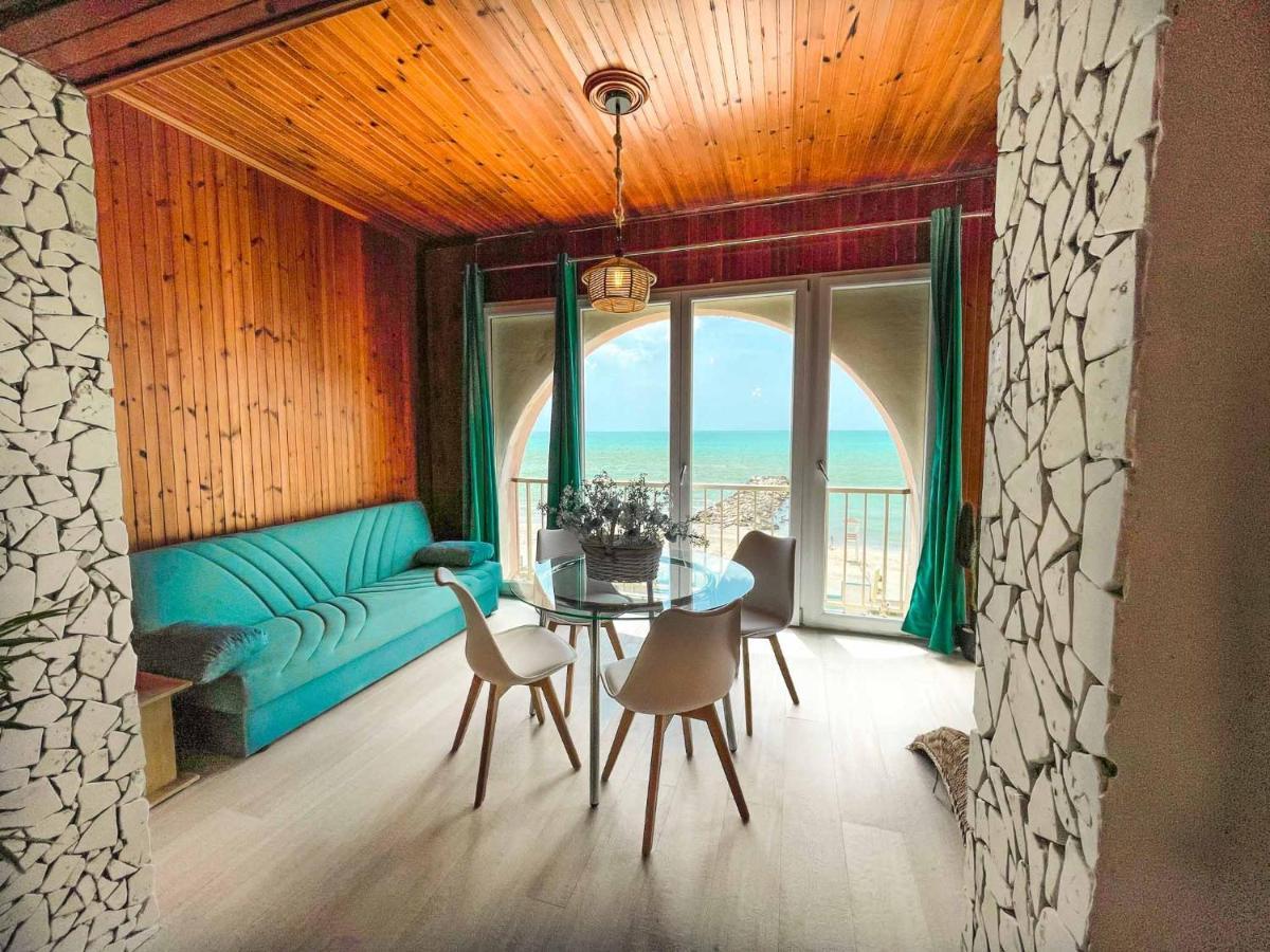 Athena Sea Front Apartment, Parking & Pool * Lago Patria