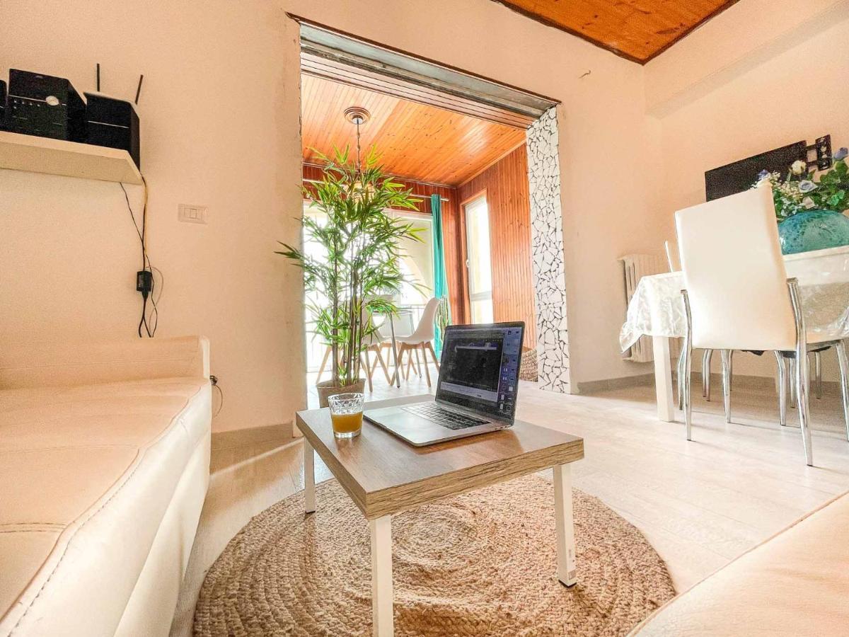 Athena Sea Front Apartment, Parking & Pool * Lago Patria