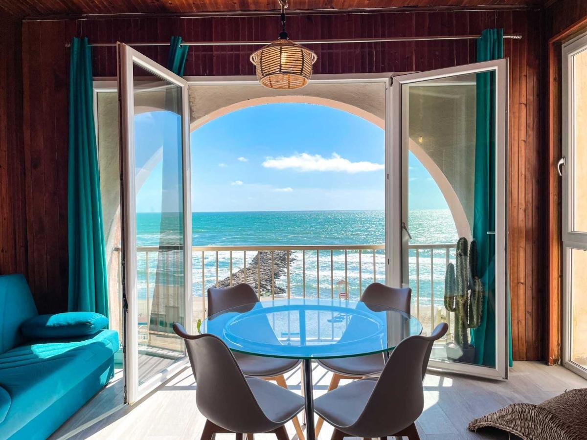 Apartment Athena Sea Front Apartment, Parking & Pool