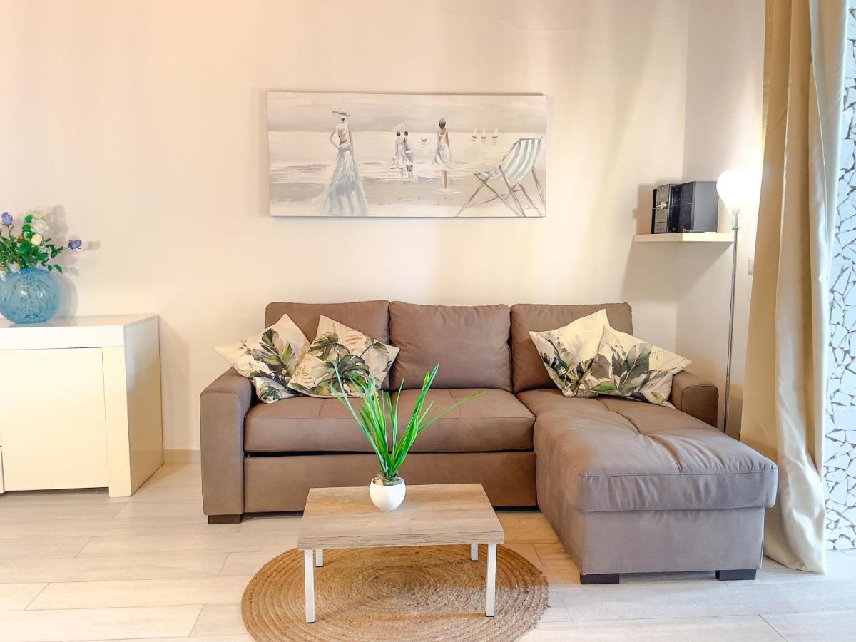 Athena Sea Front Apartment, Parking & Pool Apartment *