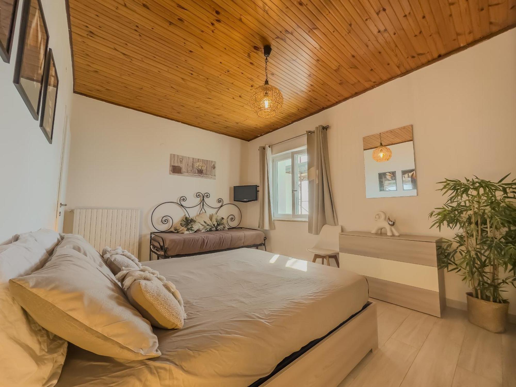 Apartment Athena Sea Front Apartment, Parking & Pool